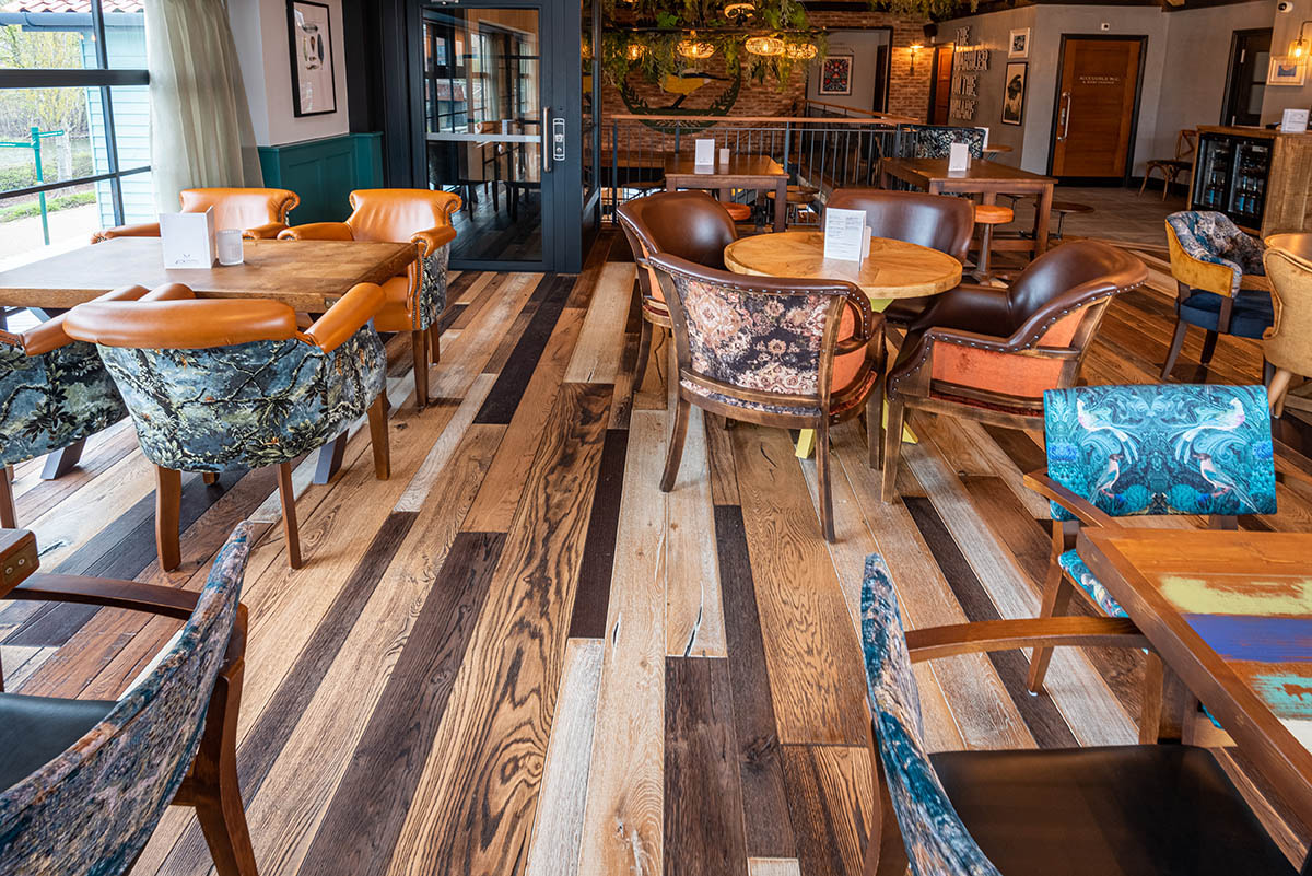 Mixed Width Wood Floors With Alternating Colours