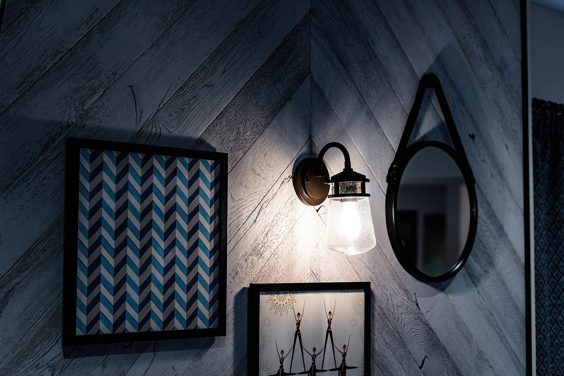 Single-width 120mm oak cladding with brushed texture