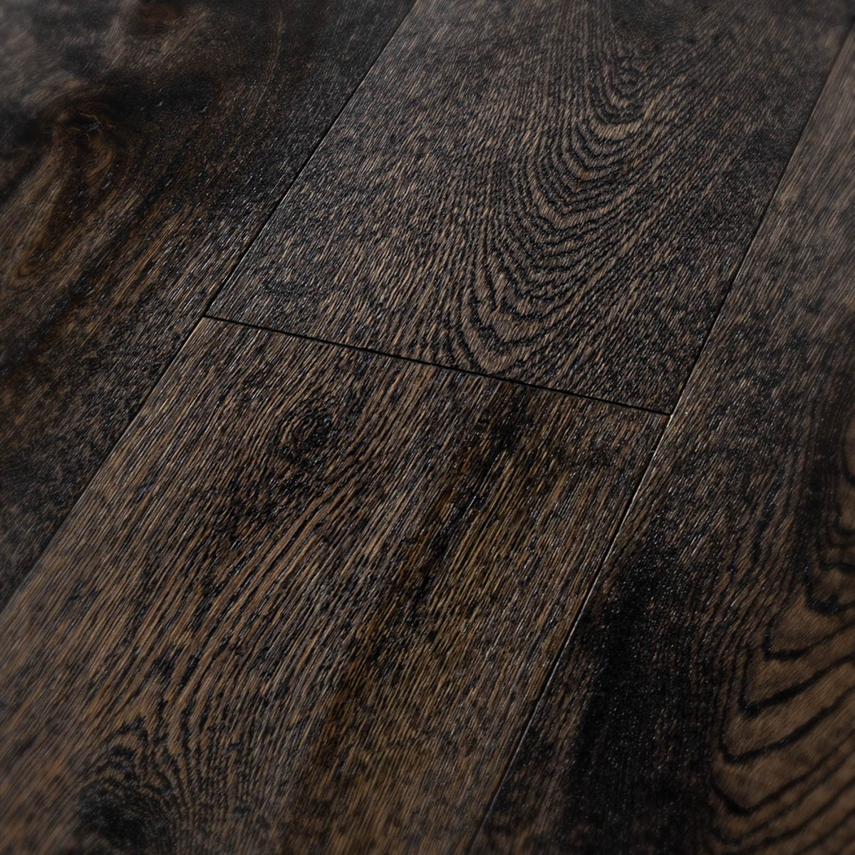 Heron Close - Distressed, Rustic-grade Engineered Oak