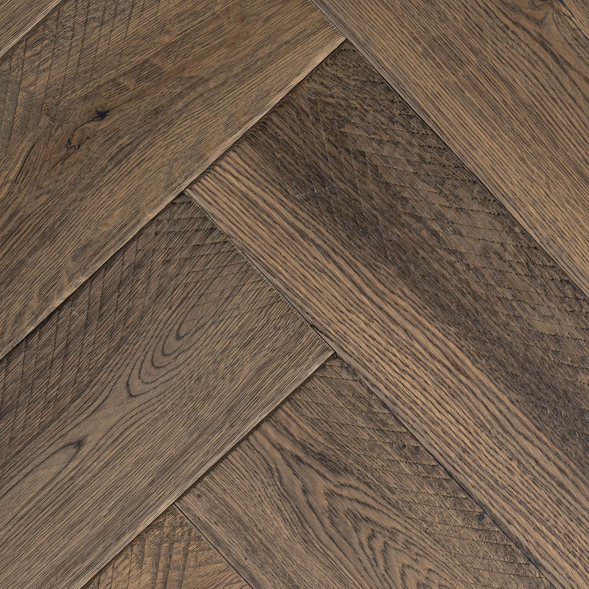 park-hill Herringbone - Engineered Cobbled Edged Oak Floor