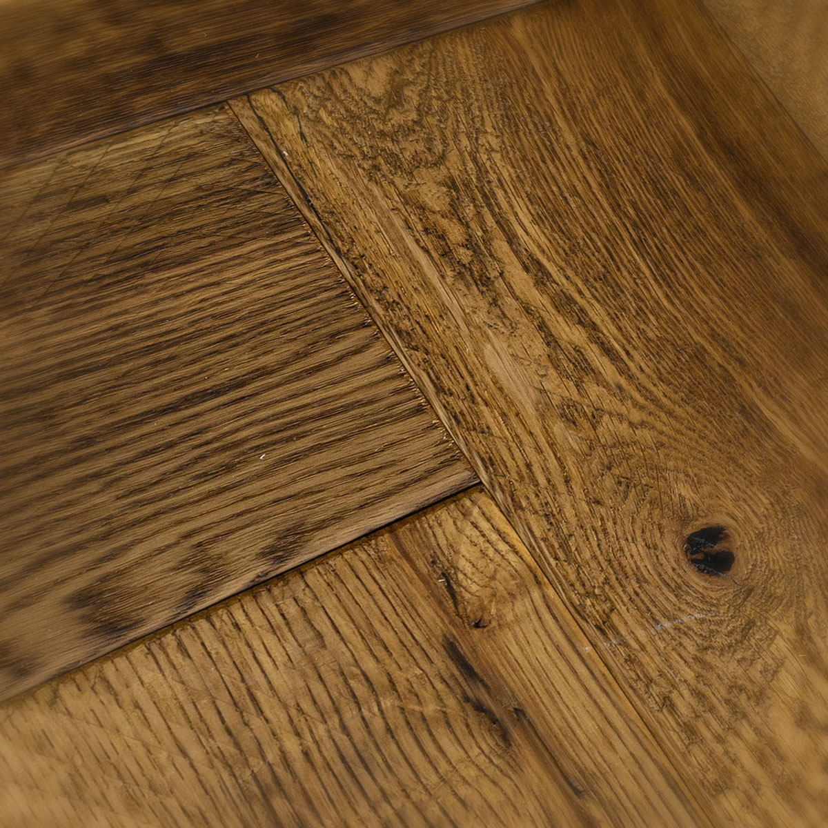 Wallace Drive Herringbone - Engineered Cobbled Edged Oak Floor