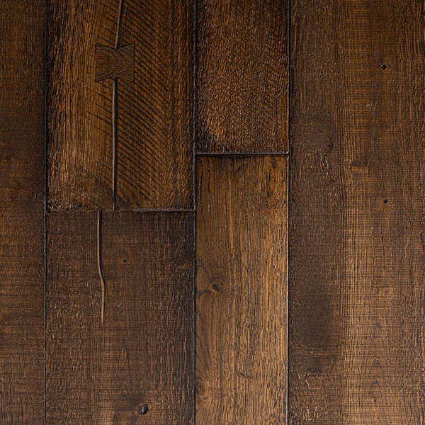 Brushed and distressed engineered oak floor with random width planks